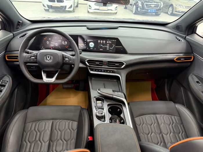 Changan UNI-T 2022 1.5T Flagship Model, Апрель 2022 г., пробег 39000 км. (Б/у) Передний — изображение 5