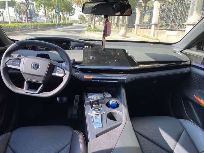 Changan UNI-V 2022 1.5T Premium Edition, Апрель 2022 г., пробег 28000 км. (Б/у) Передний — изображение 5