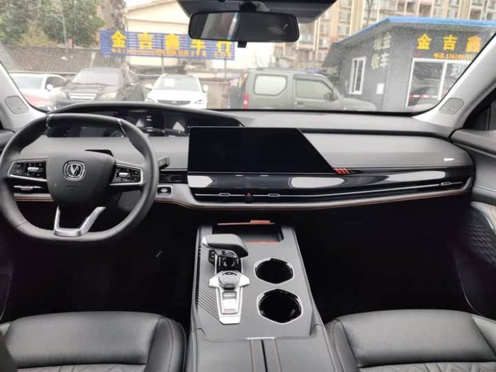 Changan UNI-K 2021 2.0T All-Wheel Drive Excellence Edition, Март 2021 г., пробег 30000 км. (Б/у) Передний — изображение 5