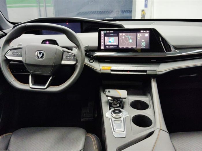 Changan UNI-V 2022 1.5T Premium Edition, Октябрь 2022 г., пробег 40900 км. (Б/у) Передний — изображение 5