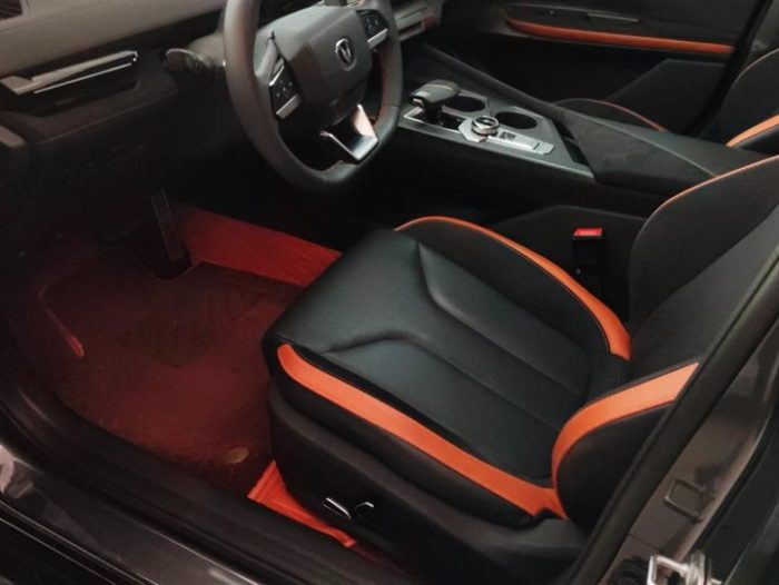 Changan UNI-V 2023 2.0T Fengsu Edition, Март 2023 г., пробег 30300 км. (Б/у) Передний — изображение 5