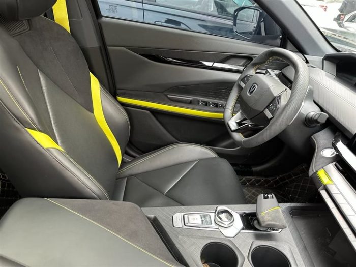 Changan UNI-V 2022 1.5T Sports Edition, Апрель 2022 г., пробег 14000 км. (Б/у) Передний — изображение 6