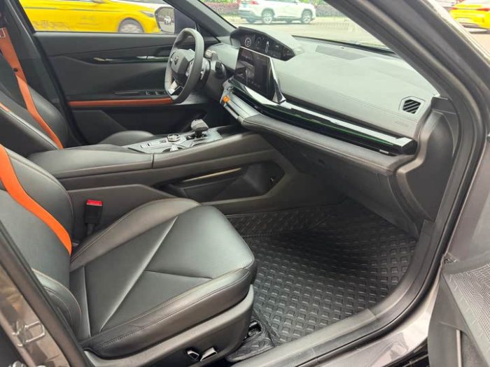 Changan UNI-V 2023 1.5T Sports Edition, Август 2022 г., пробег 30000 км. (Б/у) Передний — изображение 6