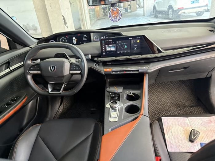 Changan UNI-V 2022 1.5T Excellence Edition, Сентябрь 2022 г., пробег 40000 км. (Б/у) Передний — изображение 6