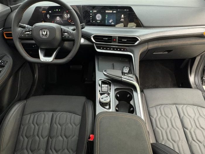 Changan UNI-T 2022 2.0T Sports Edition Premium Edition, Январь 2023 г., пробег 18000 км. (Б/у) Передний — изображение 6