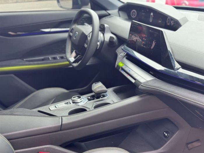 Changan UNI-V 2022 1.5T Sports Edition, Сентябрь 2022 г., пробег 20000 км. (Б/у) Передний — изображение 6