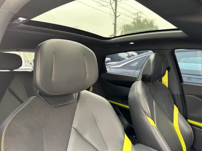 Changan UNI-V 2022 1.5T Sports Edition, Апрель 2022 г., пробег 14000 км. (Б/у) Передний — изображение 7
