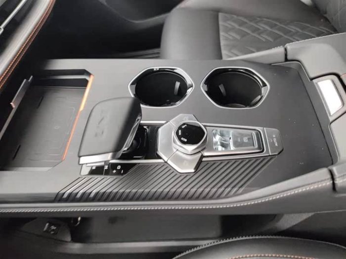 Changan UNI-K 2021 2.0T All-Wheel Drive Excellence Edition, Март 2021 г., пробег 30000 км. (Б/у) Передний — изображение 7