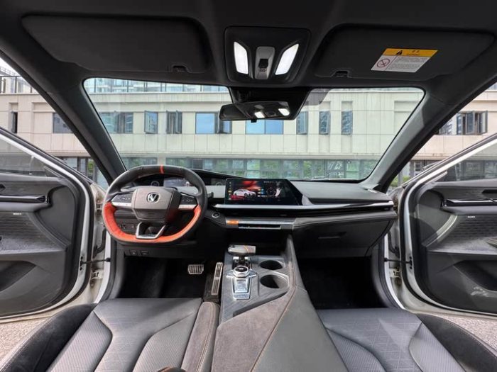Changan UNI-V 2023 2.0T Fengsu Edition, Декабрь 2022 г., пробег 17700 км. (Б/у) Передний — изображение 6