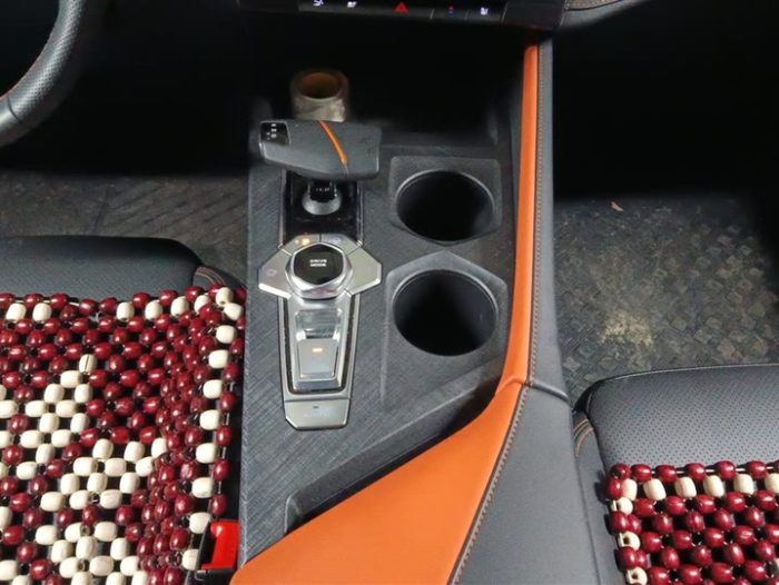 Changan UNI-V 2022 1.5T Smart Pilot Edition, Сентябрь 2022 г., пробег 25300 км. (Б/у) Передний — изображение 8
