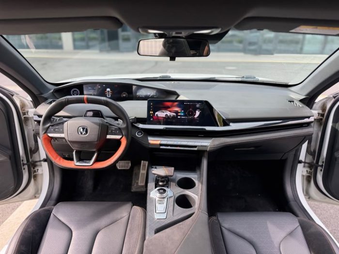 Changan UNI-V 2023 2.0T Fengsu Edition, Декабрь 2022 г., пробег 17700 км. (Б/у) Передний — изображение 7