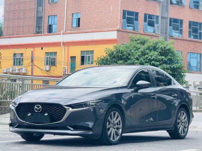 Mazda 3 Axela 2022 2.0L Automatic Premium Edition, Май 2023 г., пробег 20000 км. (Б/у) Передний