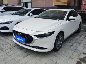 2021 Mazda 3 Axela 2.0L Automatic Premium Edition, Июнь 2021 г., пробег 28700 км. (Б/у) Передний