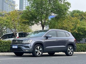 2021 Tiguan 280TSI Two-Wheel Drive Comfort Edition, Январь 2021 г., пробег 23000 км. (Б/у) Передний