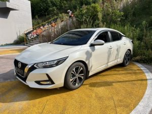 2021 Sylphy 1.6L XL CVT Enjoy Edition, Ноябрь 2020 г., пробег 29900 км. (Б/у) Передний