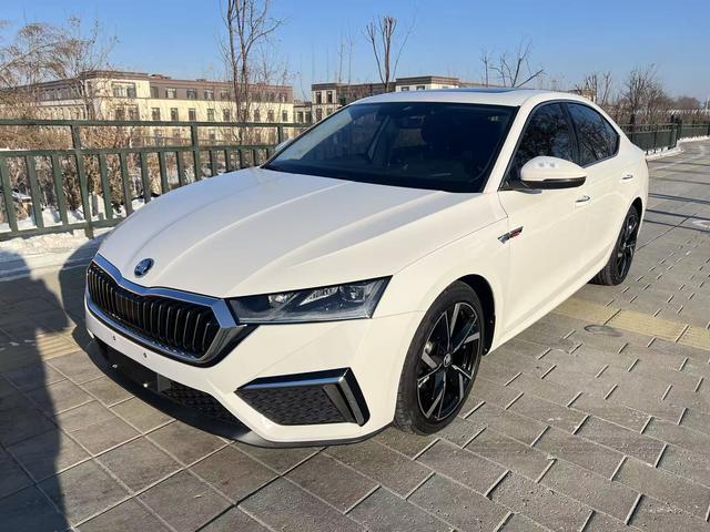 Octavia 2021 PRO TSI280 DSG Premium Edition, Декабрь 2021 г., пробег 54000 км. (Б/у) Передний