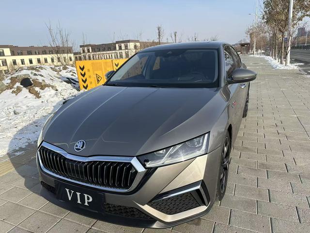 Octavia 2021 PRO TSI280 DSG Premium Edition, Декабрь 2021 г., пробег 32000 км. (Б/у) Передний
