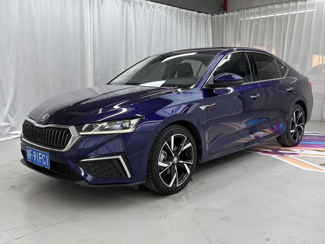 Octavia 2021 PRO TSI280 DSG Flagship Edition, Декабрь 2021 г., пробег 31200 км. (Б/у) Передний