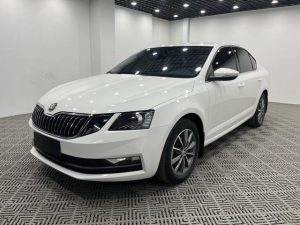Octavia 2021 1.5L Automatic Comfort Edition, Сентябрь 2021 г., пробег 47000 км. (Б/у) Передний