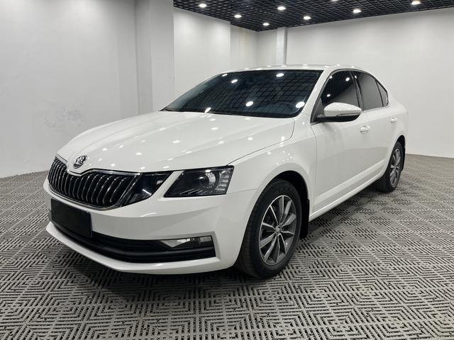 Octavia 2021 1.5L Automatic Comfort Edition, Сентябрь 2021 г., пробег 47000 км. (Б/у) Передний