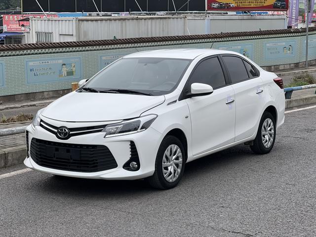 Vios 2022 1.5L CVT 20th Anniversary Edition, Январь 2023 г., пробег 63000 км. (Б/у) Передний