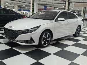 2022 Hyundai Elantra 1.5L CVT LUX Premium Edition, Август 2022 г., пробег 50500 км. (Б/у) Передний