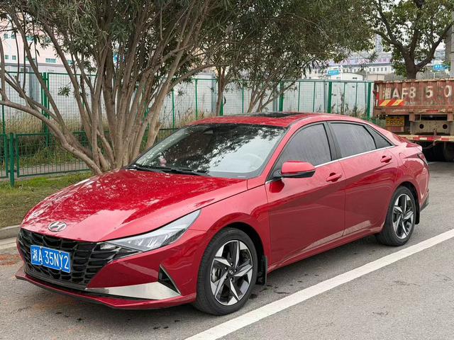 2021 Hyundai Elantra 1.5L CVT LUX Premium Edition, Июль 2021 г., пробег 35000 км. (Б/у) Передний