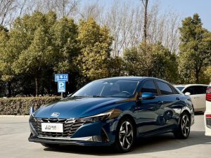 2021 Hyundai Elantra 1.5L CVT LUX Premium Edition, Январь 2022 г., пробег 24000 км. (Б/у) Передний