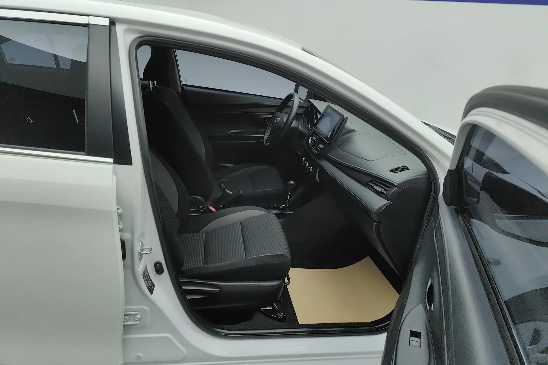 Vios 2021 1.5L CVT Adventure Edition, Сентябрь 2021 г., пробег 86400 км. (Б/у) Передний — изображение 3