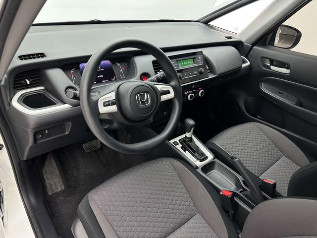 Honda Fit 2021 1.5L CVT Trend Edition, Апрель 2022 г., пробег 22000 км. (Б/у) Передний — изображение 3