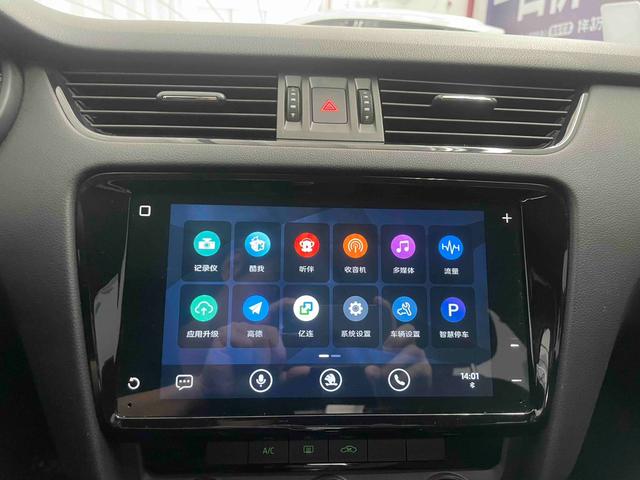 Octavia 2021 1.5L Automatic Comfort Edition, Декабрь 2021 г., пробег 40000 км. (Б/у) Передний — изображение 3