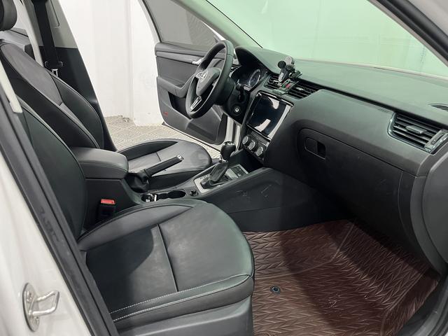 Octavia 2021 1.5L Automatic Comfort Edition, Январь 2022 г., пробег 31000 км. (Б/у) Передний — изображение 3