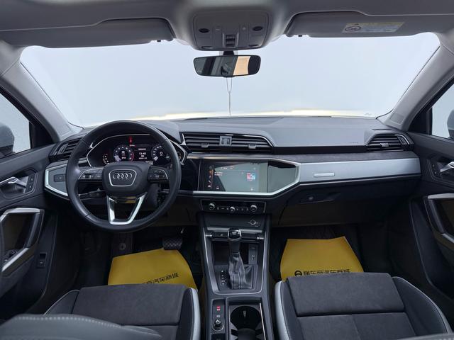 Audi Q3 2021 35 TFSI Progressive Dynamic Edition, Май 2021 г., пробег 19600 км. (Б/у) Передний — изображение 3