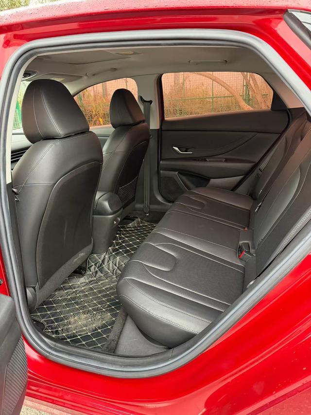 2021 Hyundai Elantra 1.5L CVT LUX Premium Edition, Июль 2021 г., пробег 35000 км. (Б/у) Передний — изображение 3