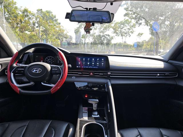 2021 Hyundai Elantra 1.5L CVT GLX Elite Edition, Май 2021 г., пробег 42000 км. (Б/у) Передний — изображение 3