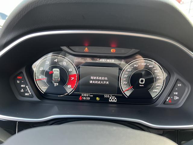 Audi Q3 2022 35 TFSI Fashion Dynamic Edition, Июль 2022 г., пробег 33000 км. (Б/у) Передний — изображение 4