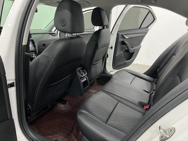 Octavia 2021 1.5L Automatic Comfort Edition, Январь 2022 г., пробег 31000 км. (Б/у) Передний — изображение 4