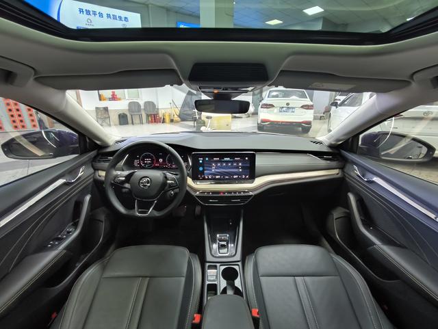 Octavia 2022 PRO TSI280 DSG Luxury Edition, Март 2022 г., пробег 33000 км. (Б/у) Передний — изображение 4