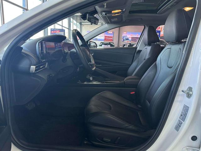 2021 Hyundai Elantra 1.5L CVT LUX Premium Edition, Июнь 2021 г., пробег 55000 км. (Б/у) Передний — изображение 4