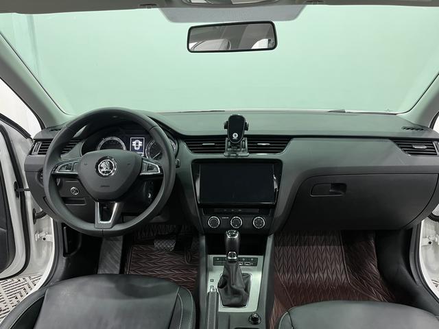 Octavia 2021 1.5L Automatic Comfort Edition, Январь 2022 г., пробег 31000 км. (Б/у) Передний — изображение 5