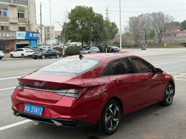 2021 Hyundai Elantra 1.5L CVT LUX Premium Edition, Июль 2021 г., пробег 35000 км. (Б/у) Передний — изображение 5